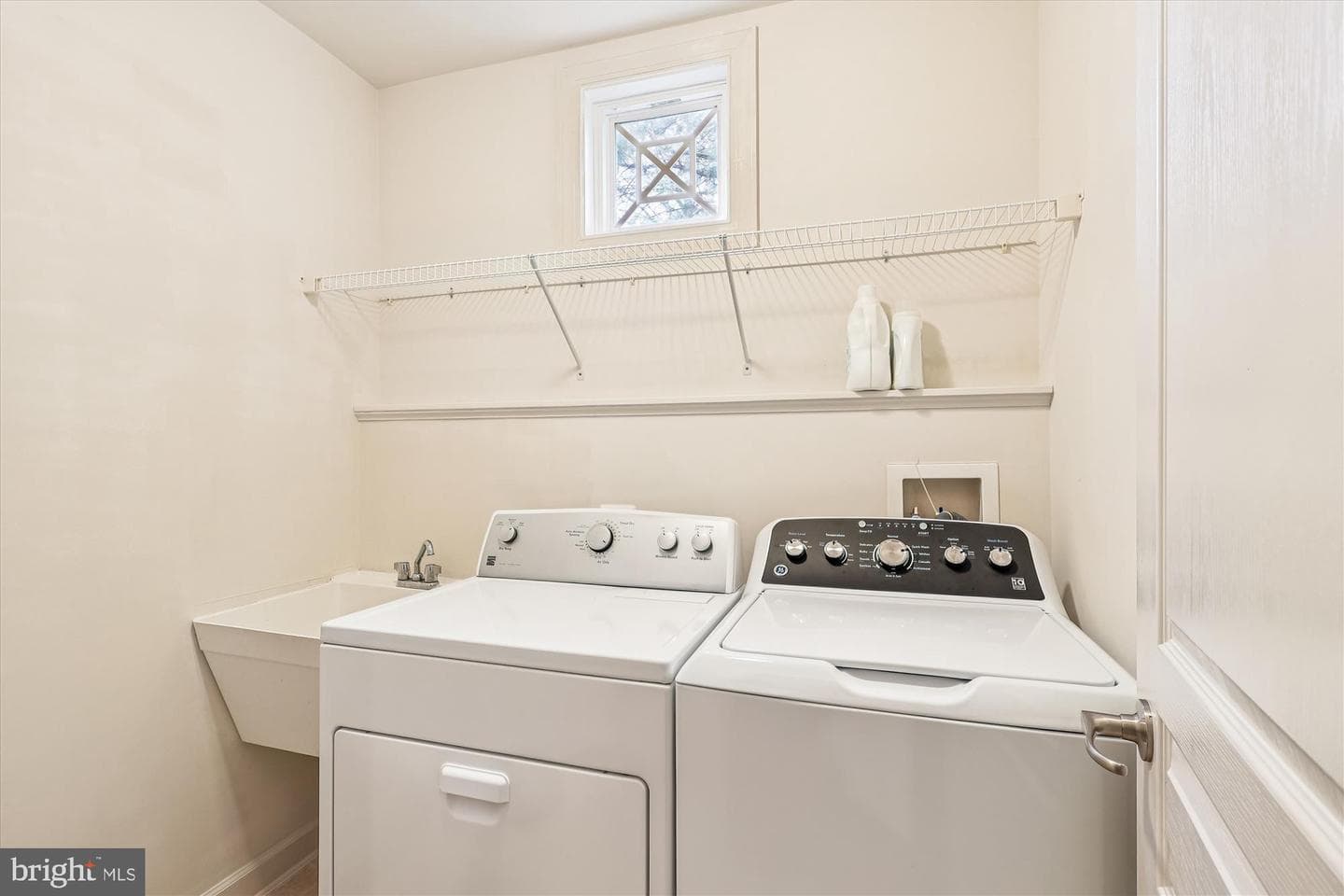 411 Helmsman Way photo 24