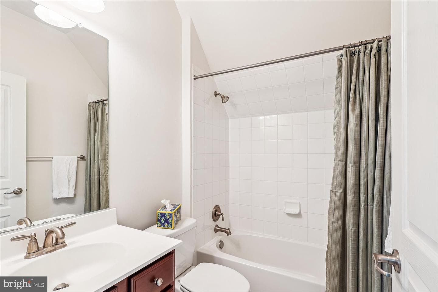 411 Helmsman Way photo 27