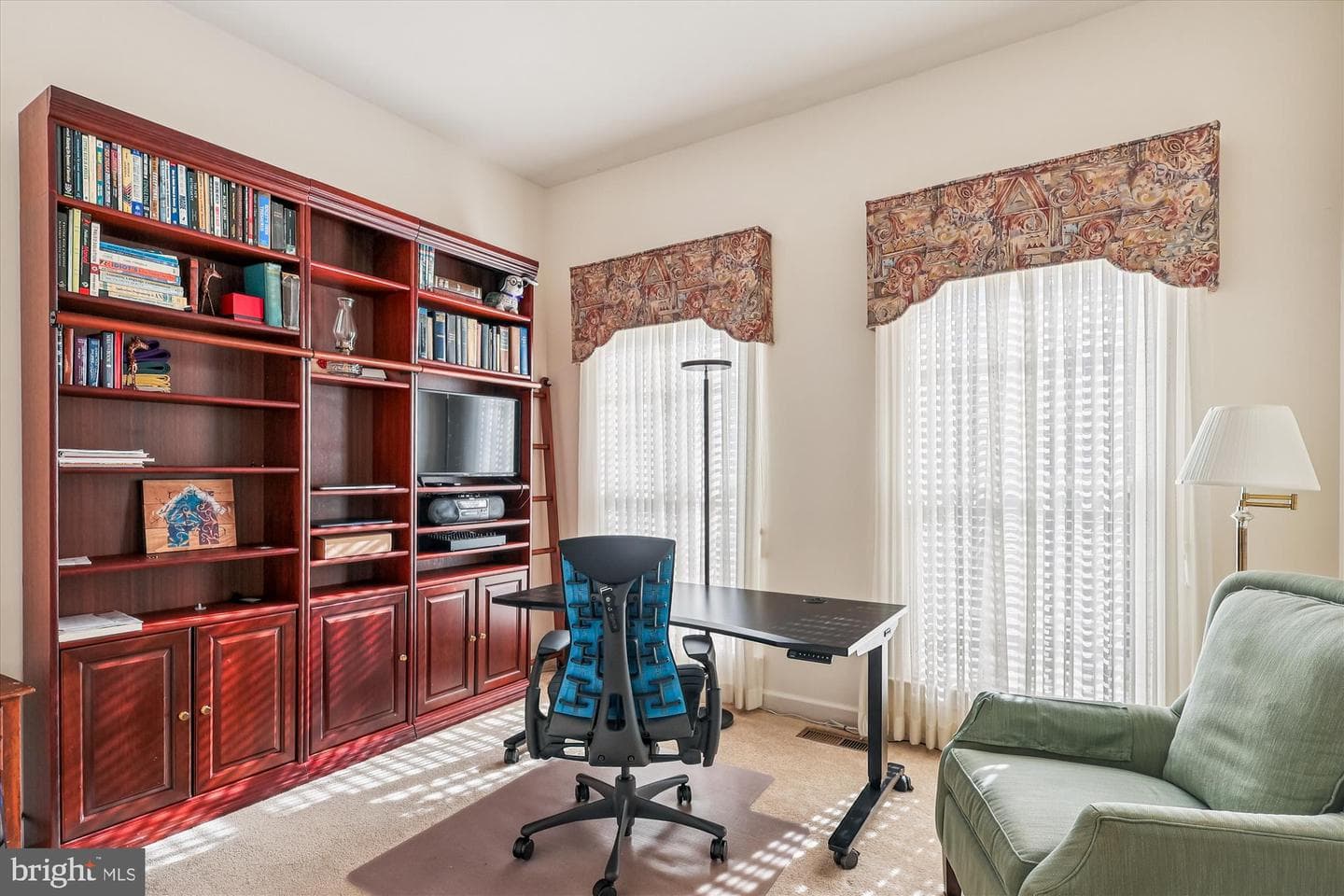 411 Helmsman Way photo 5