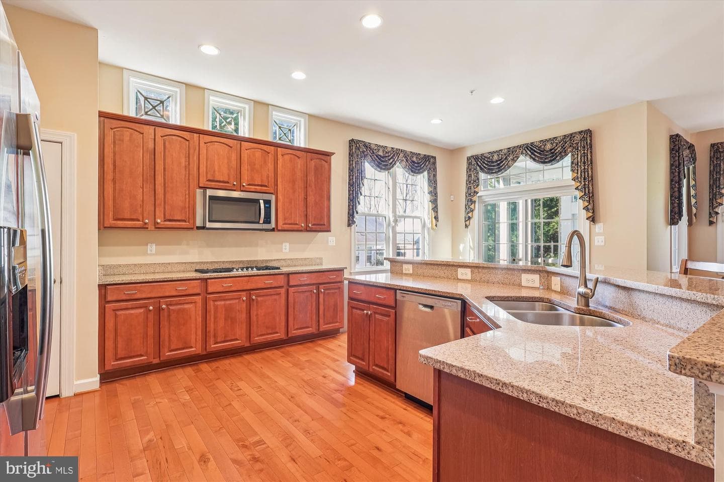 411 Helmsman Way photo 9