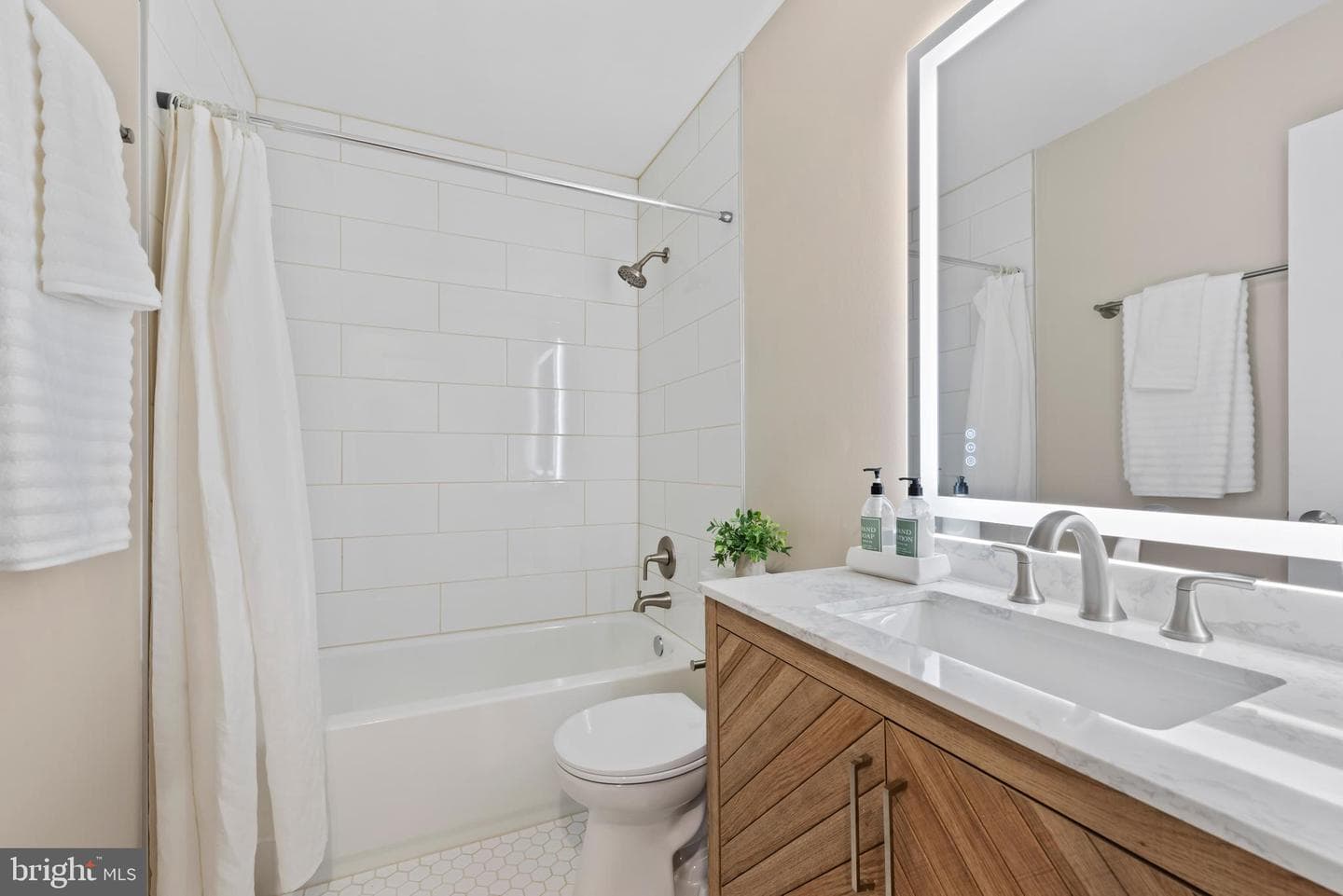 1102 Castle Harbour Way #3d photo 7