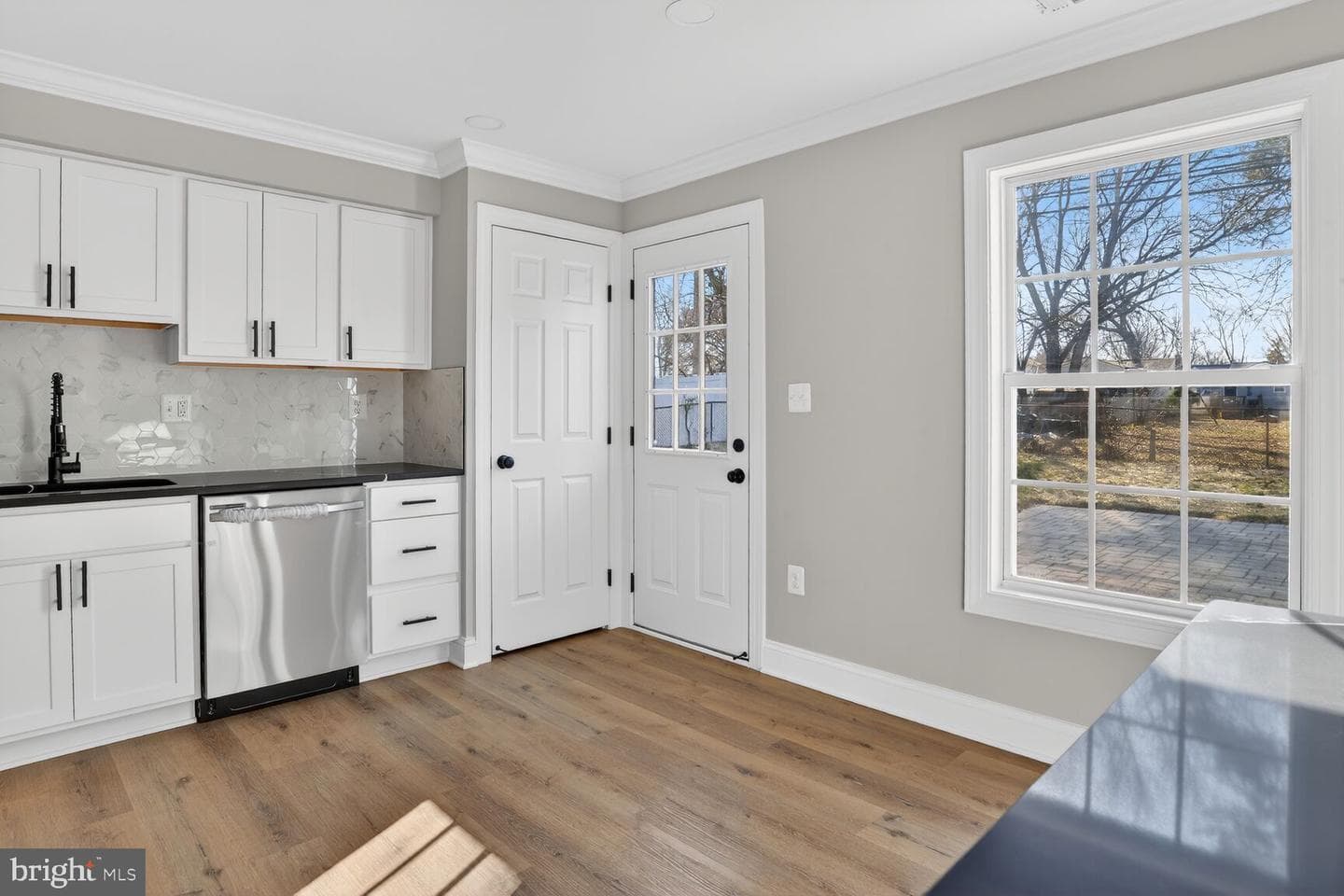1033 Genine Drive photo 12