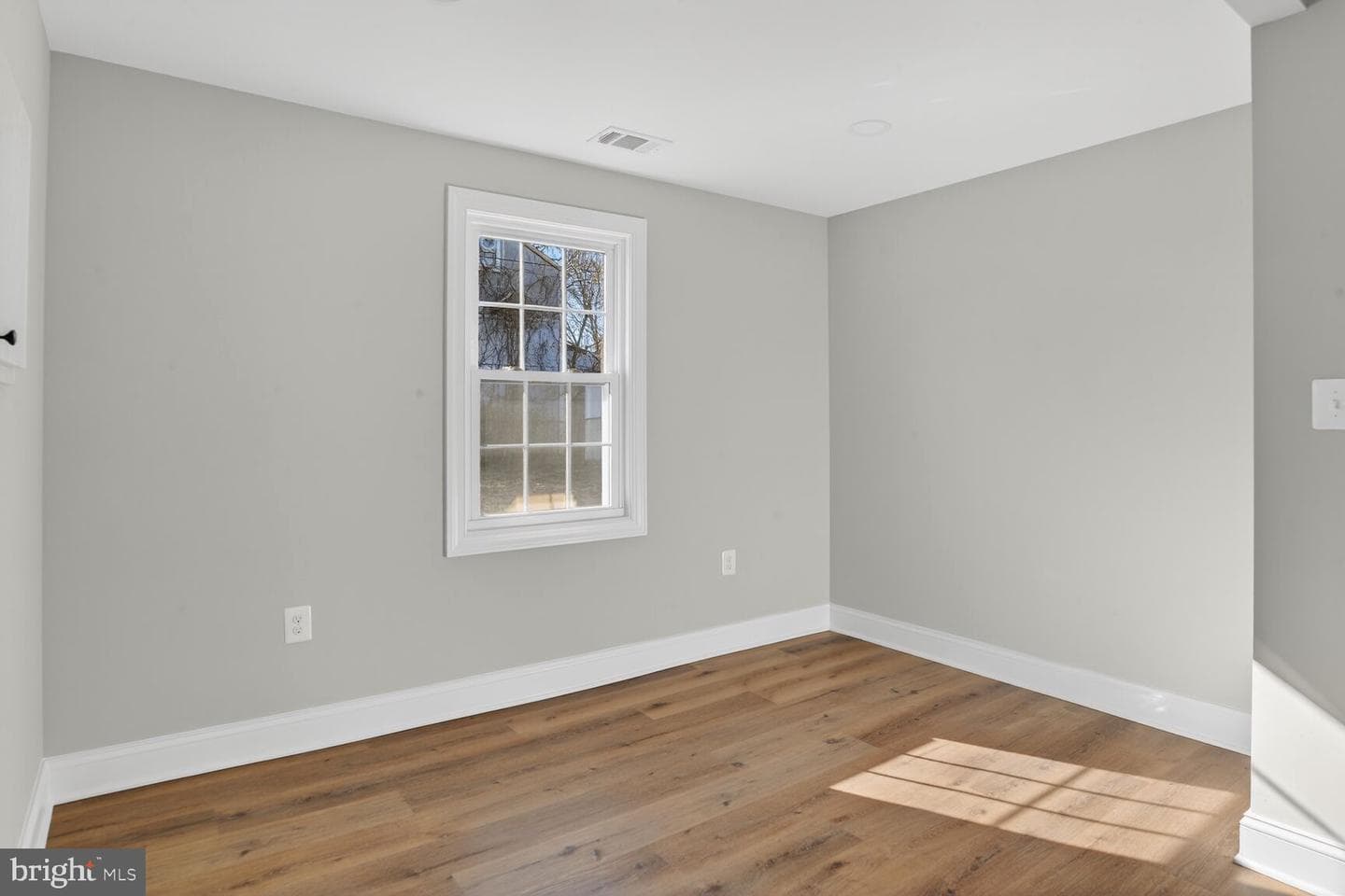 1033 Genine Drive photo 17