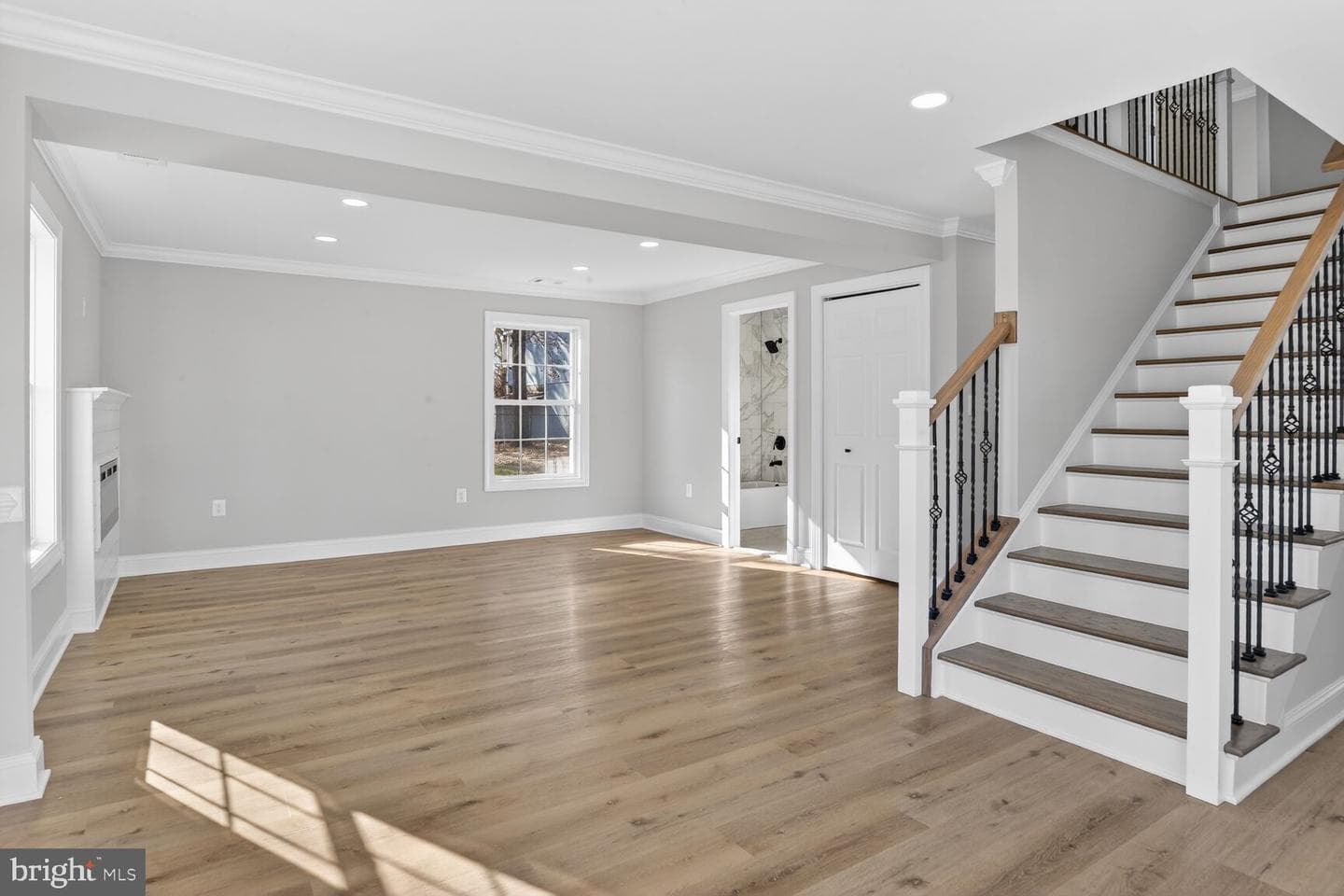 1033 Genine Drive photo 4