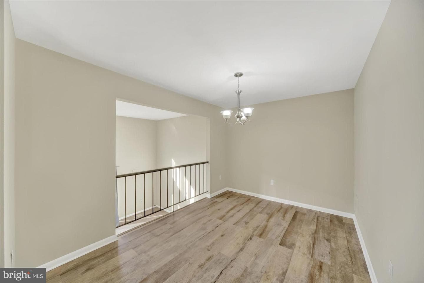 413 Colonial Ridge Lane photo 3