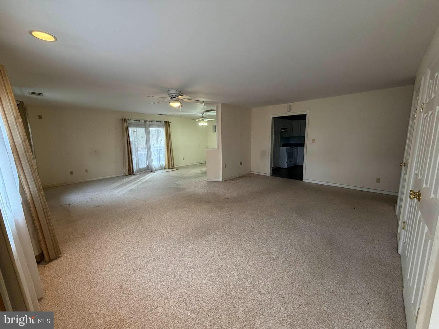 1129 Thompson Avenue photo 12