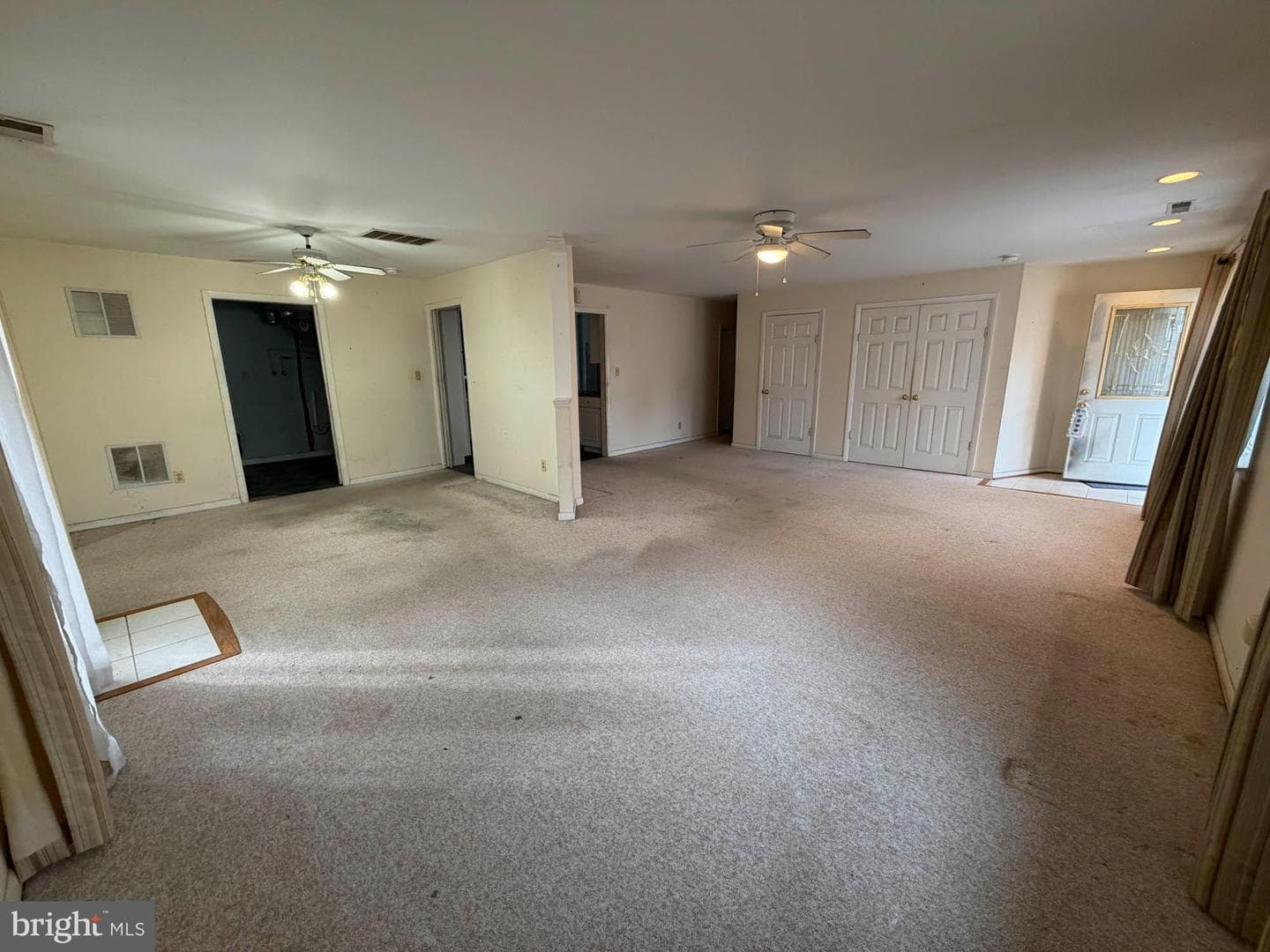 1129 Thompson Avenue photo 13