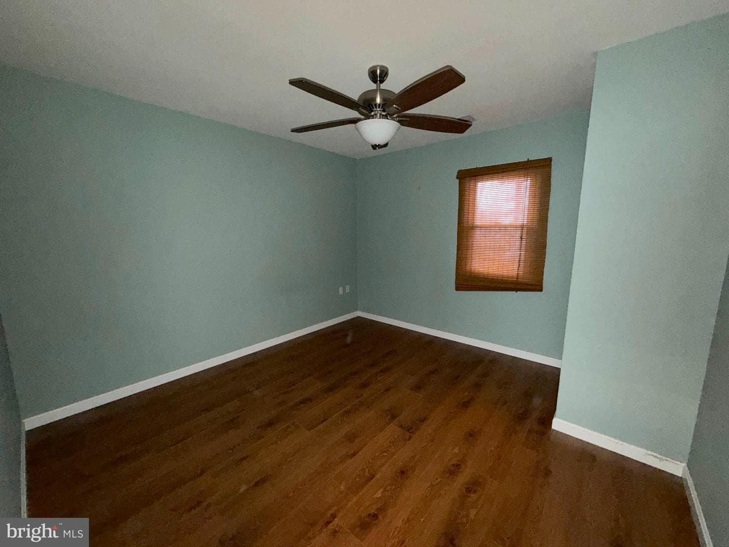 1129 Thompson Avenue photo 22