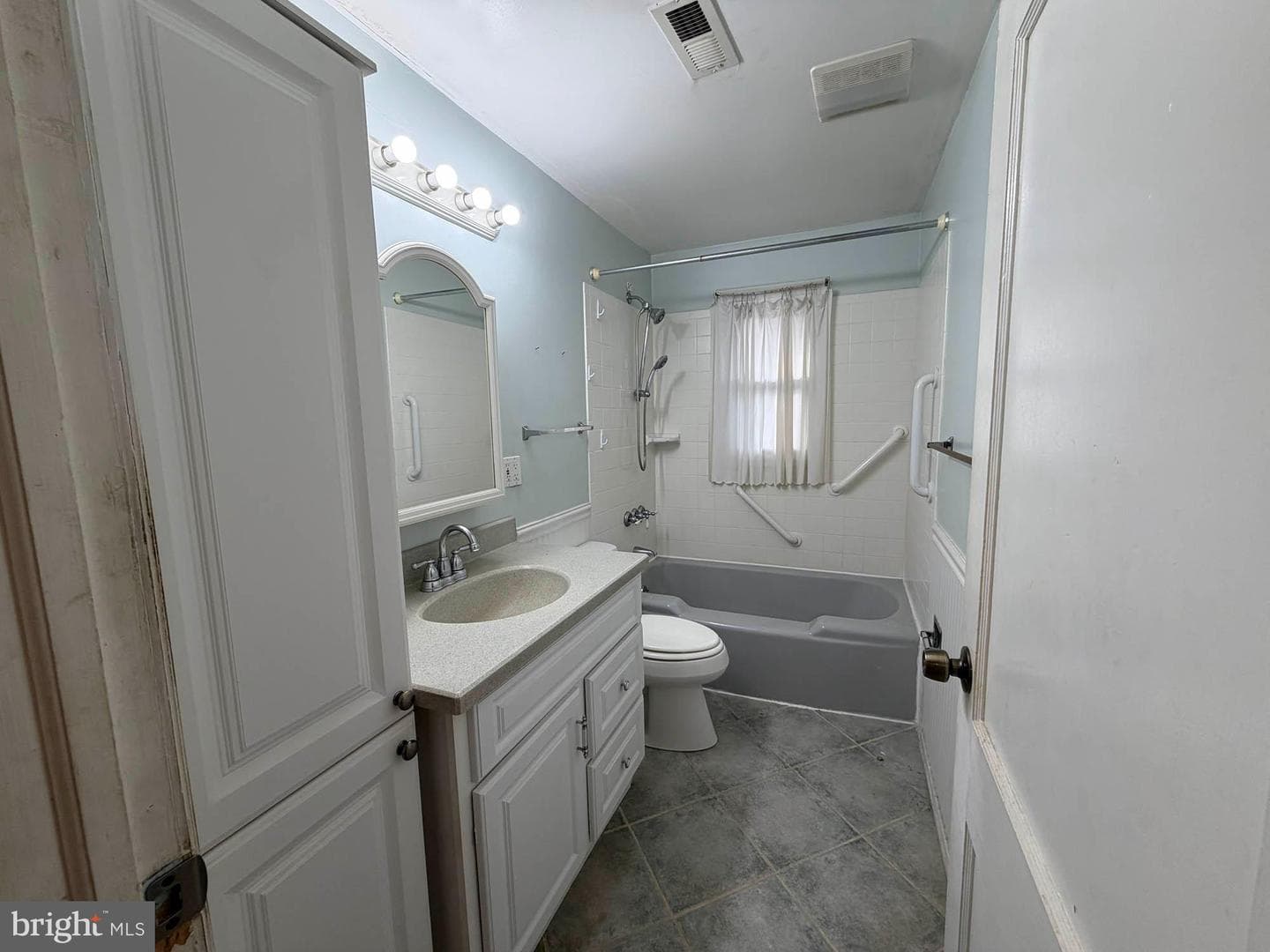 1129 Thompson Avenue photo 23