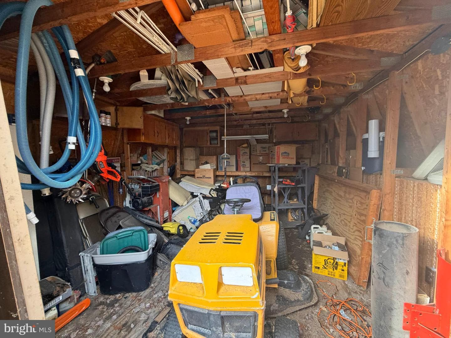 1129 Thompson Avenue photo 30