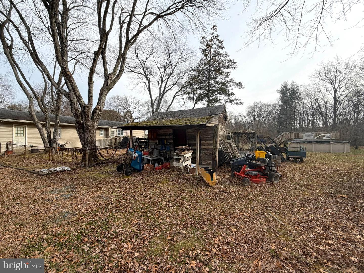 1129 Thompson Avenue photo 33