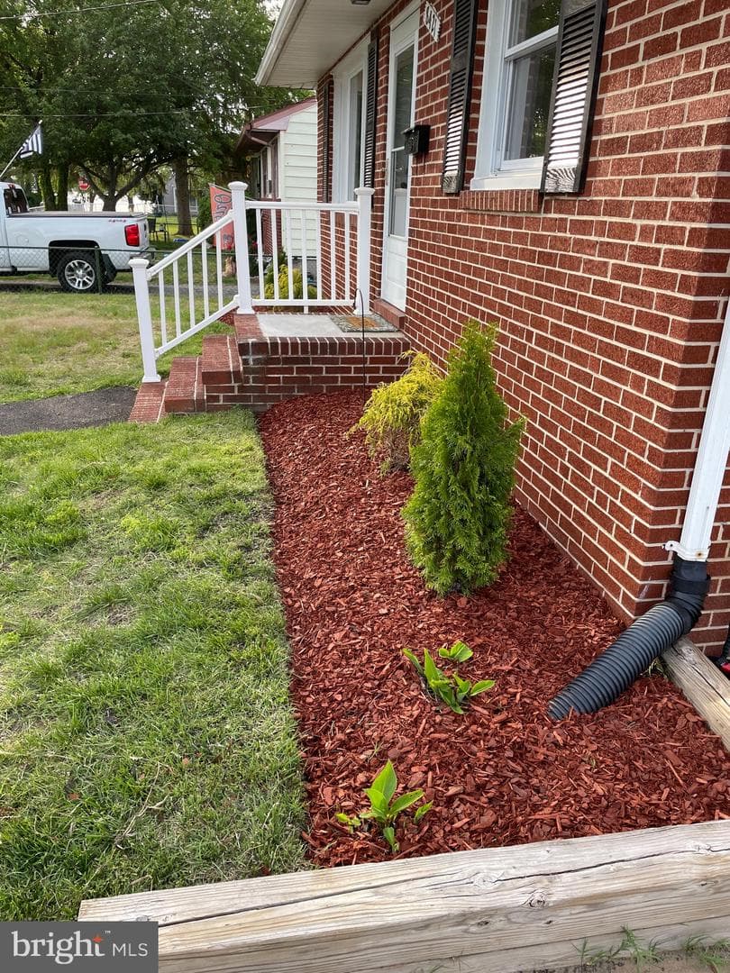8421 Spring Road photo 3