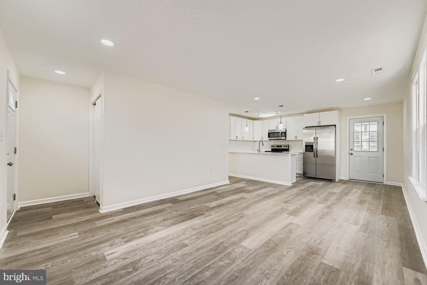 705 Cotter Road photo 4