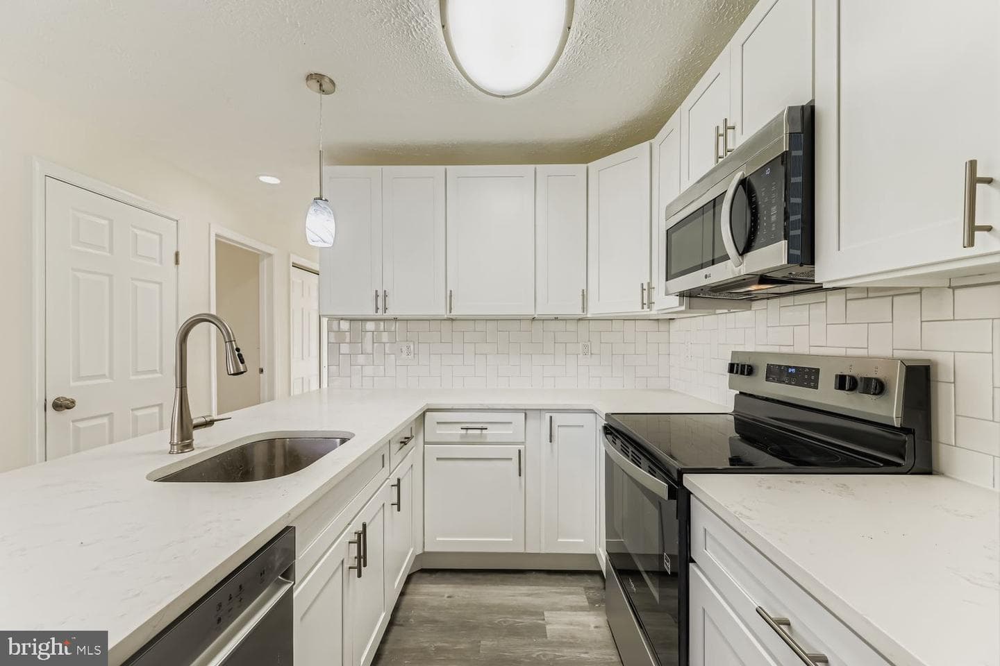 705 Cotter Road photo 9