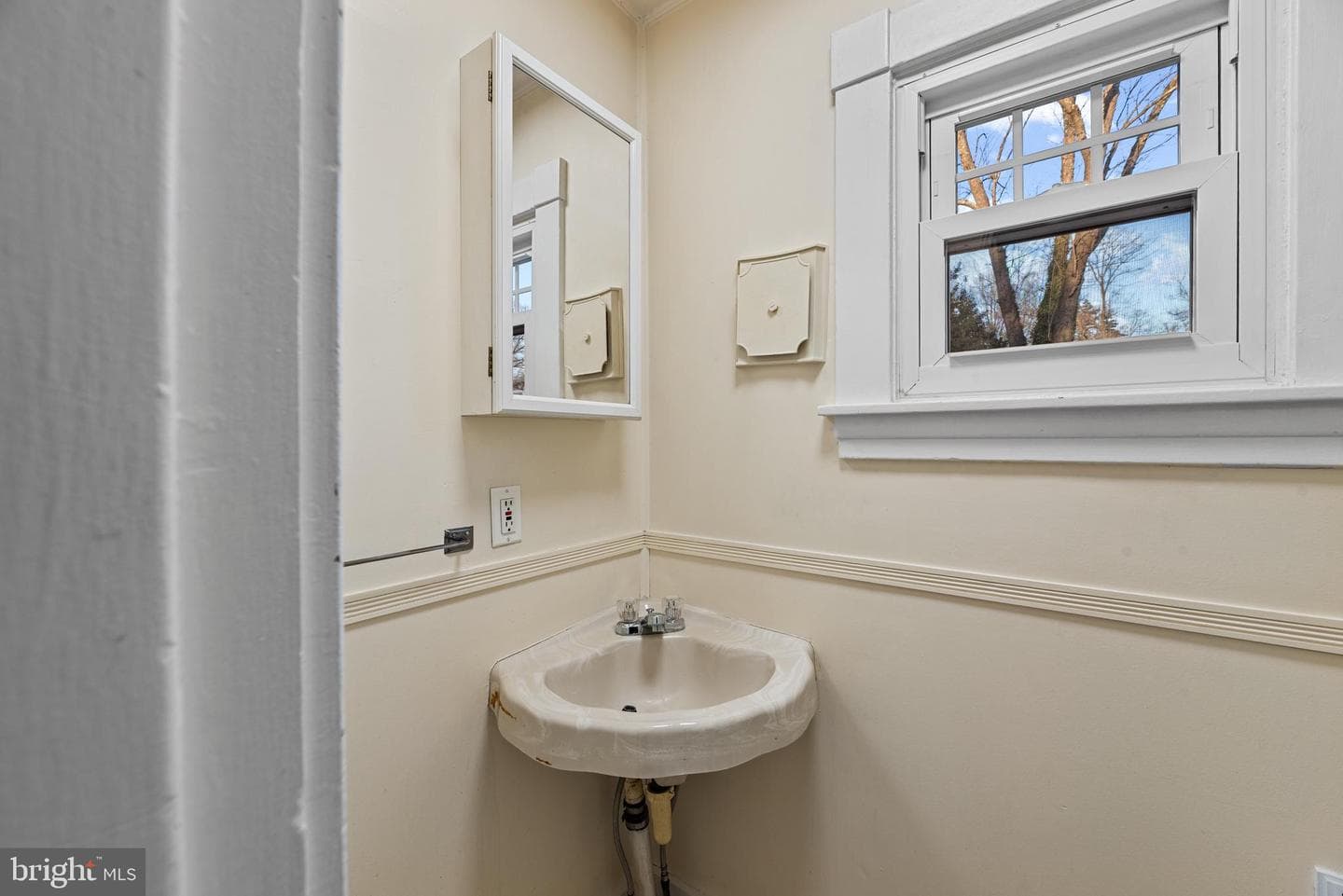 204 Claude Street photo 14