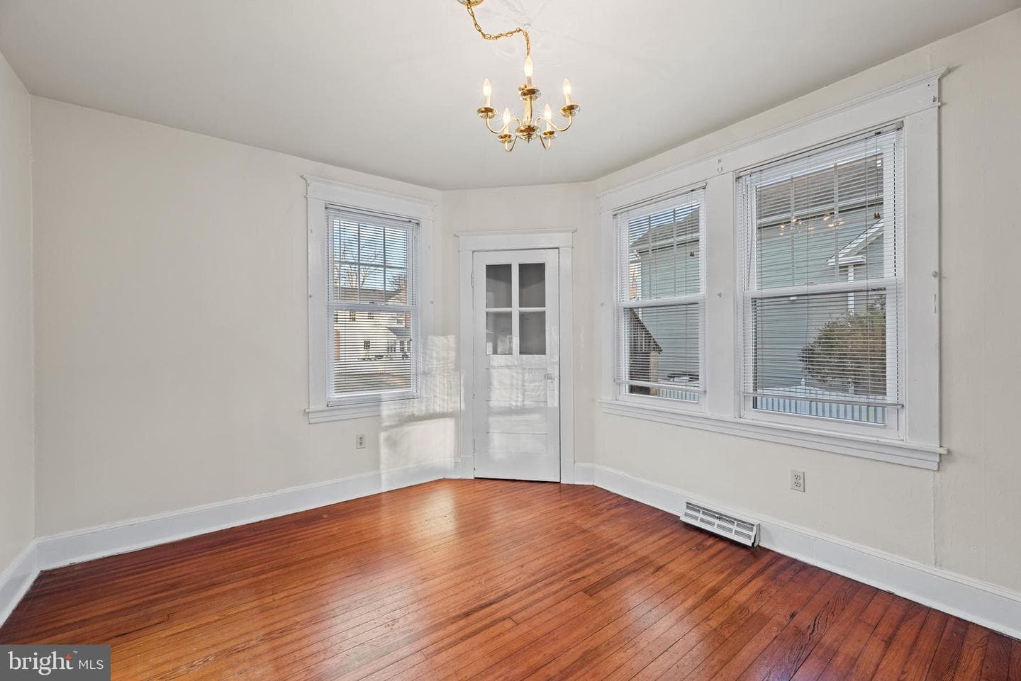 204 Claude Street photo 8