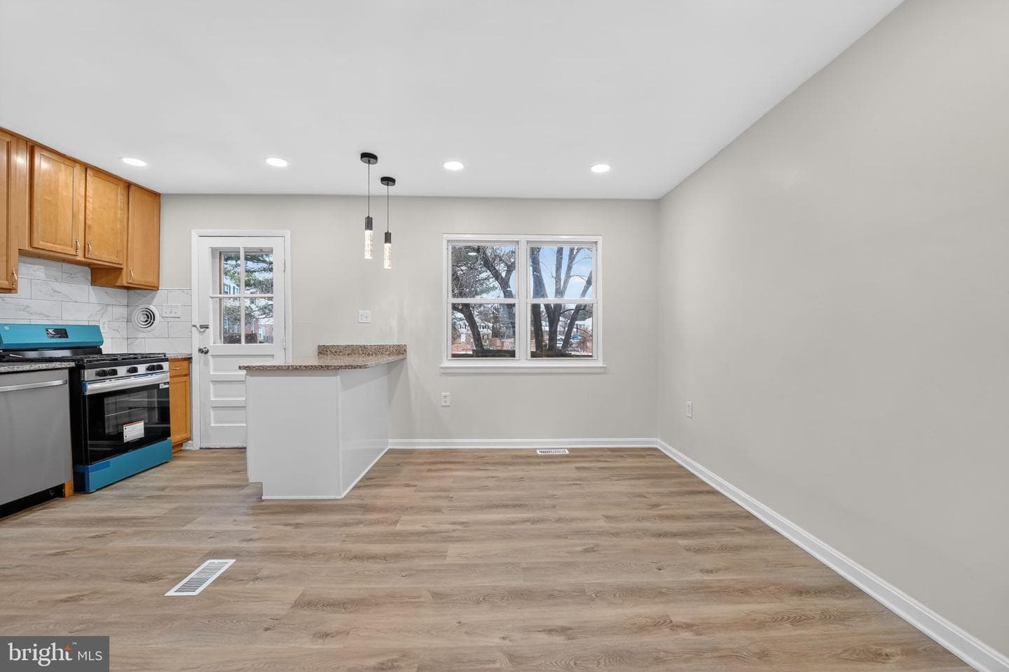 8210 Tomlinson Court photo 4