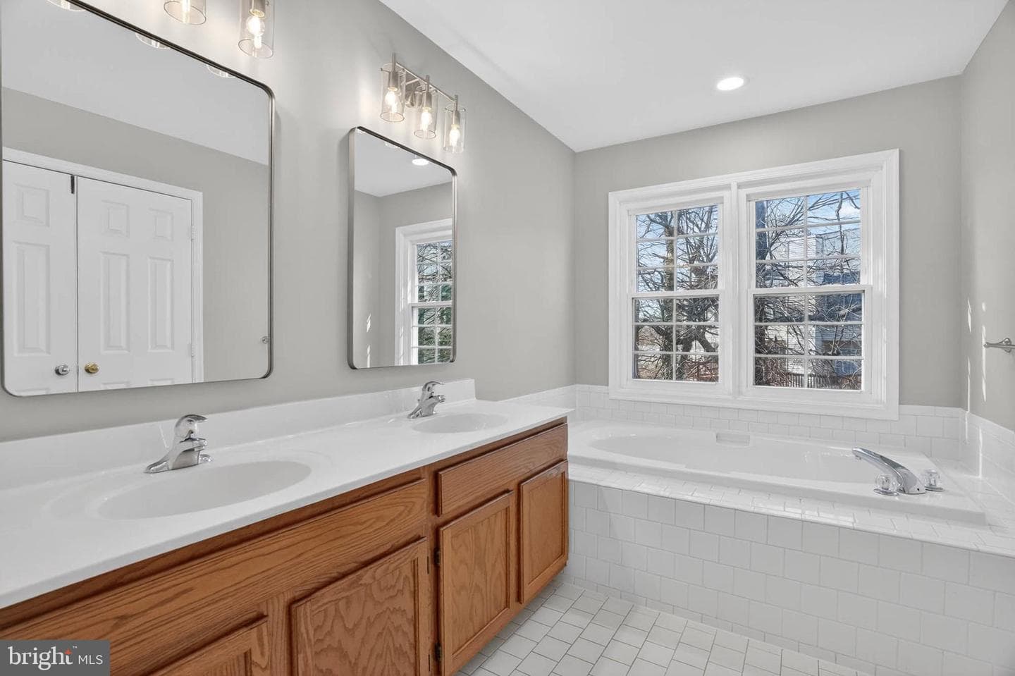 8608 Woodland Manor Drive photo 23