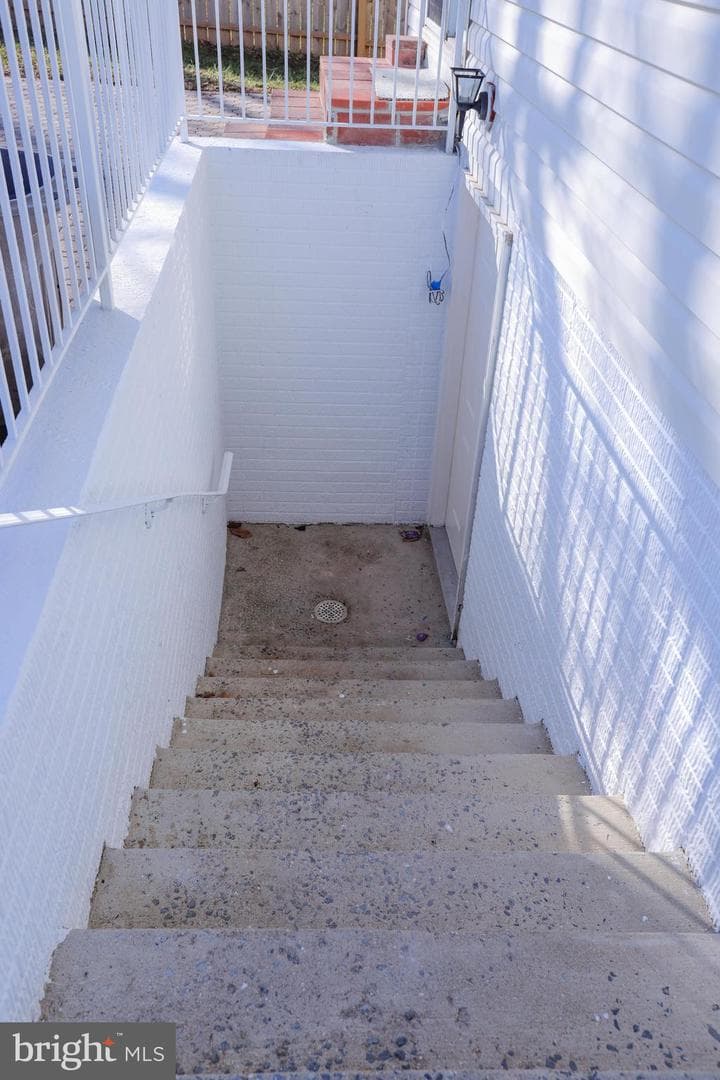 30 Queen Anne Road photo 46