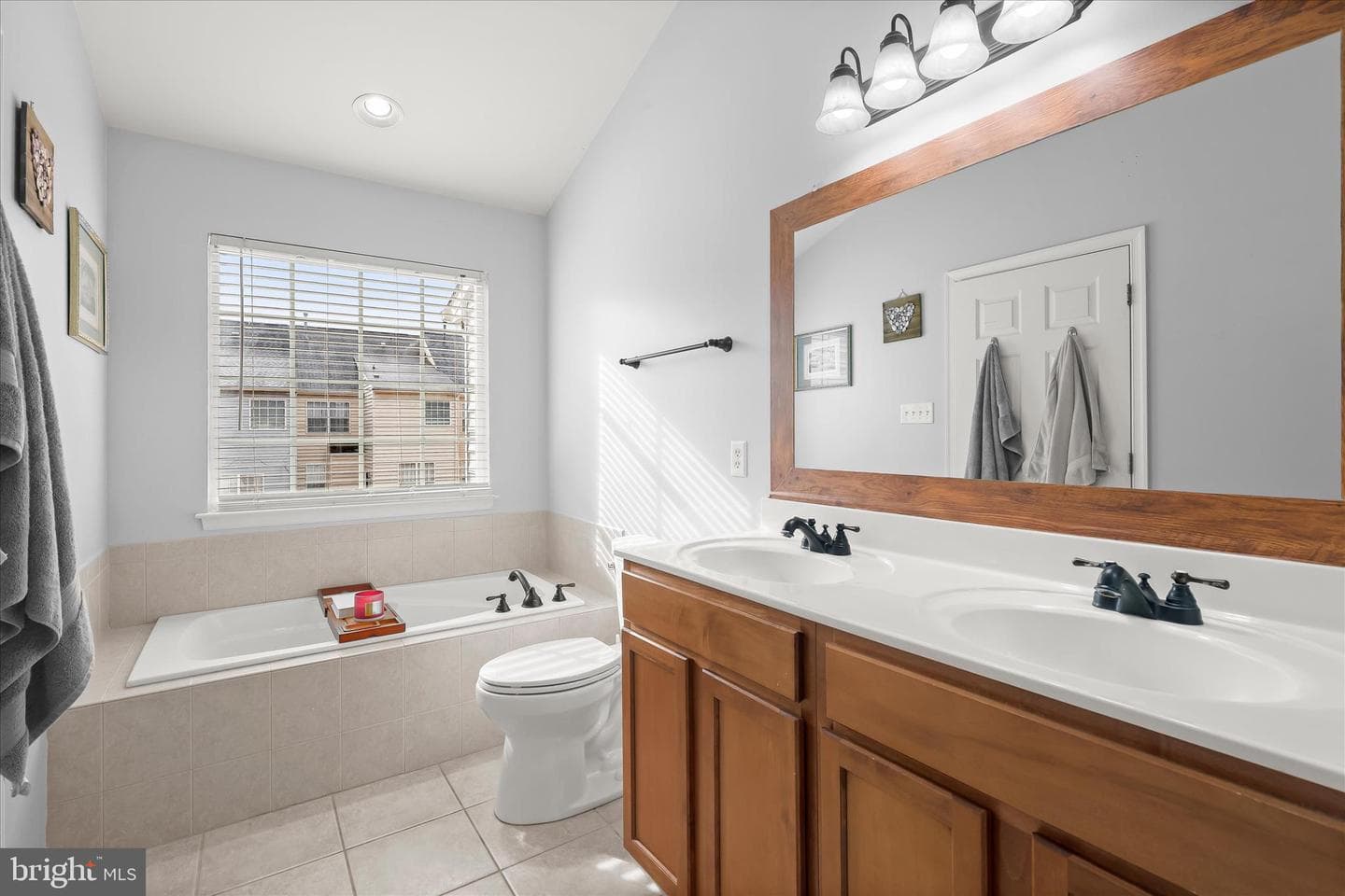 1055 Lily Way photo 16