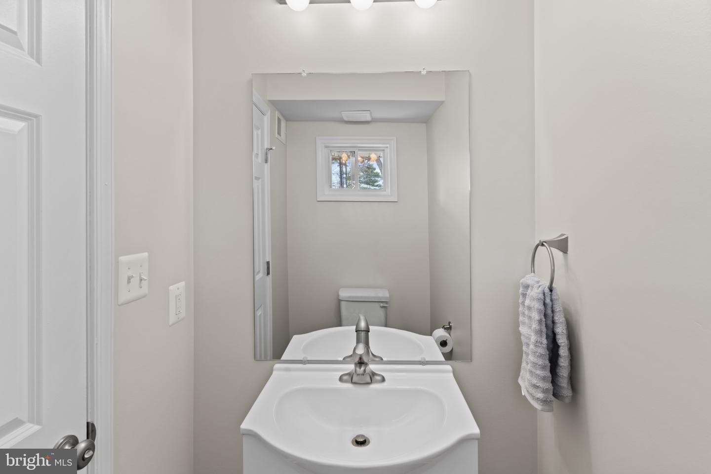 8103 Phirne Road E photo 10