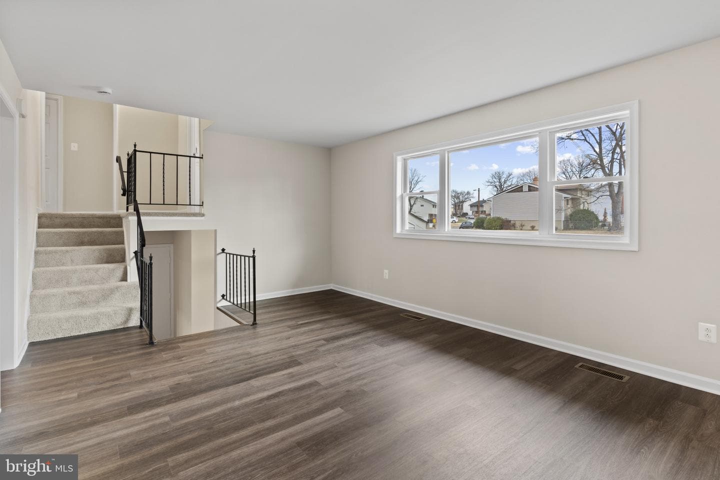 8103 Phirne Road E photo 13