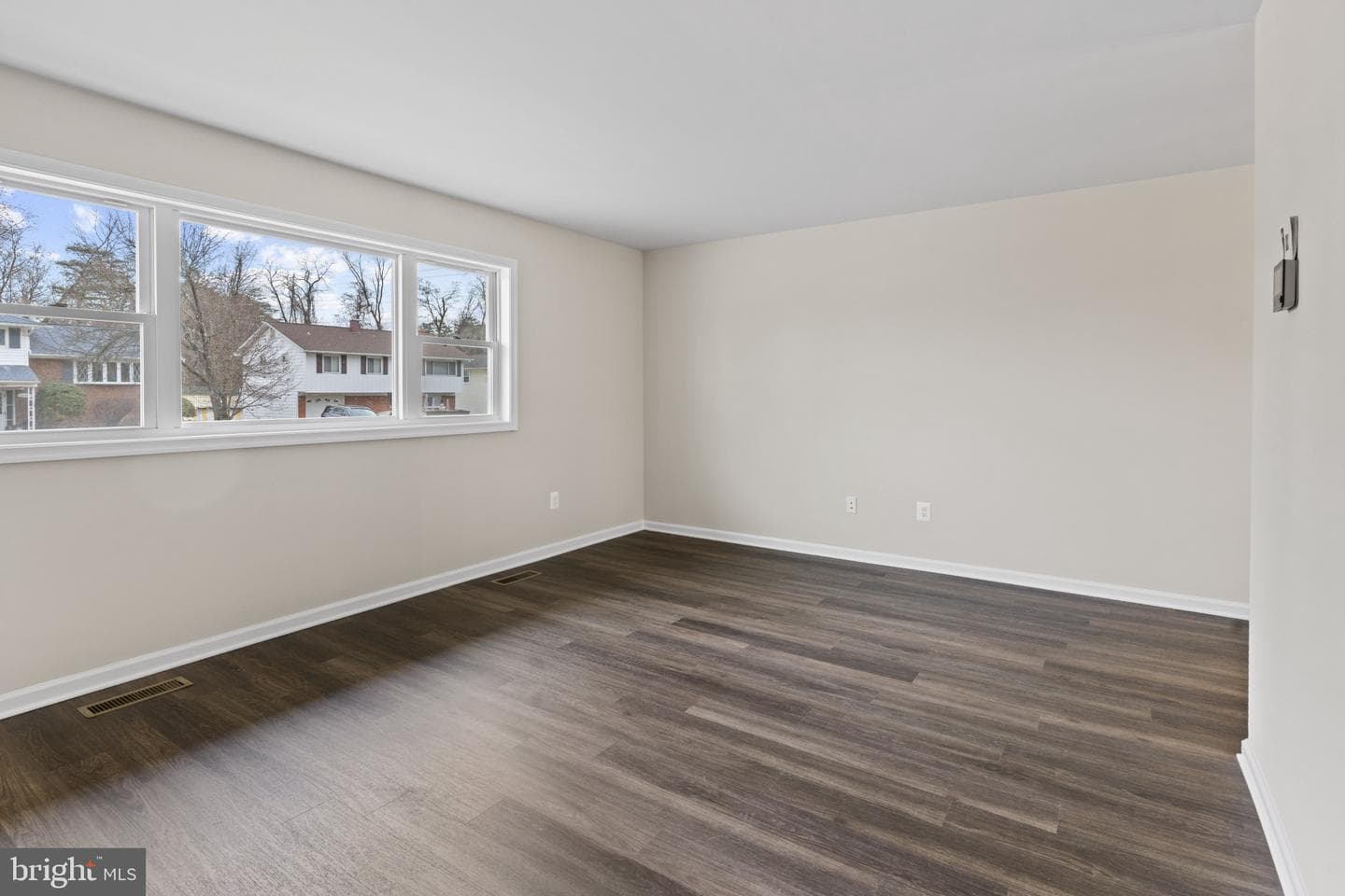 8103 Phirne Road E photo 14
