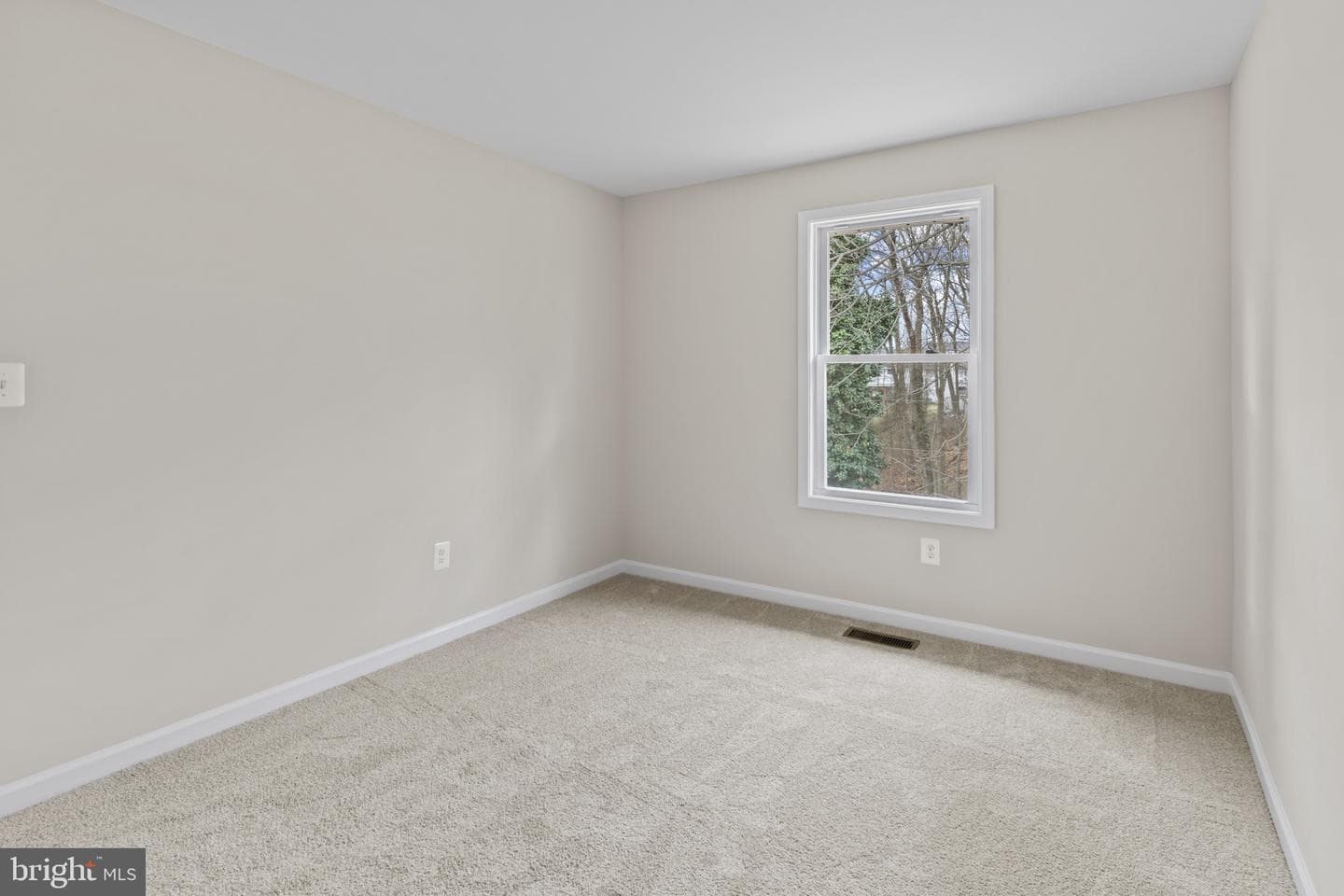 8103 Phirne Road E photo 28