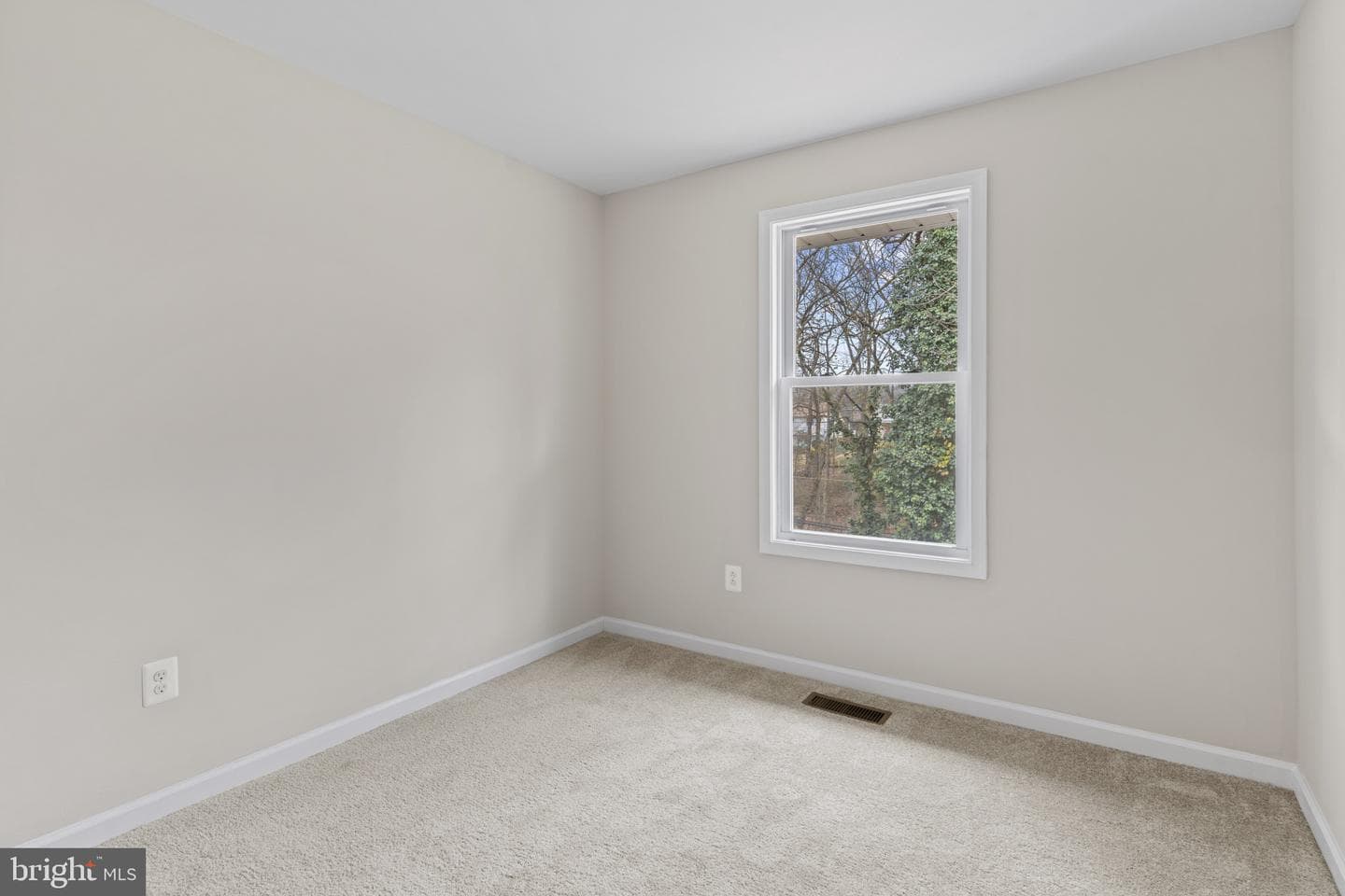 8103 Phirne Road E photo 29
