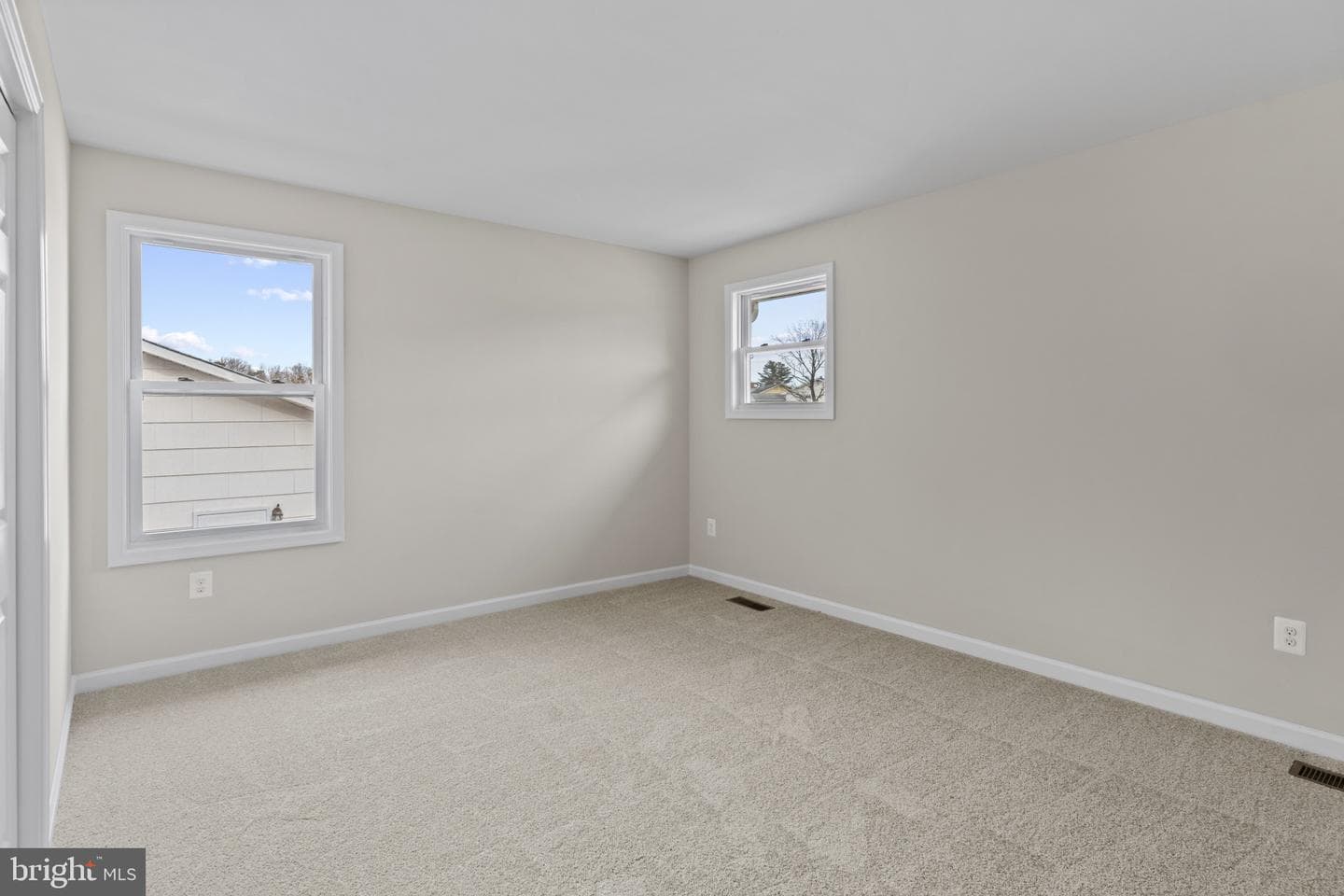 8103 Phirne Road E photo 32
