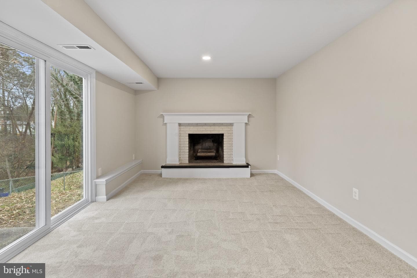 8103 Phirne Road E photo 9