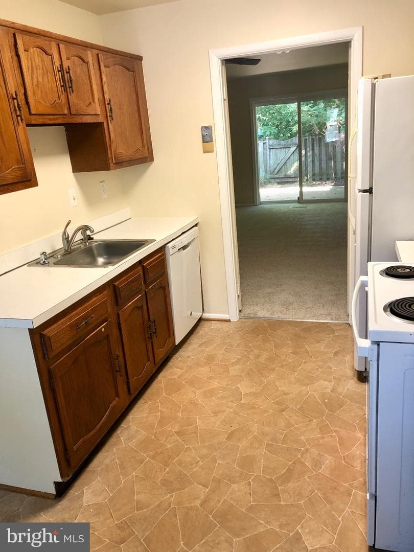 1681 Yorktown Court photo 3