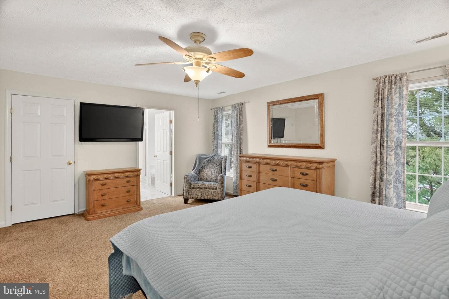 206 Eisenhower Court photo 13