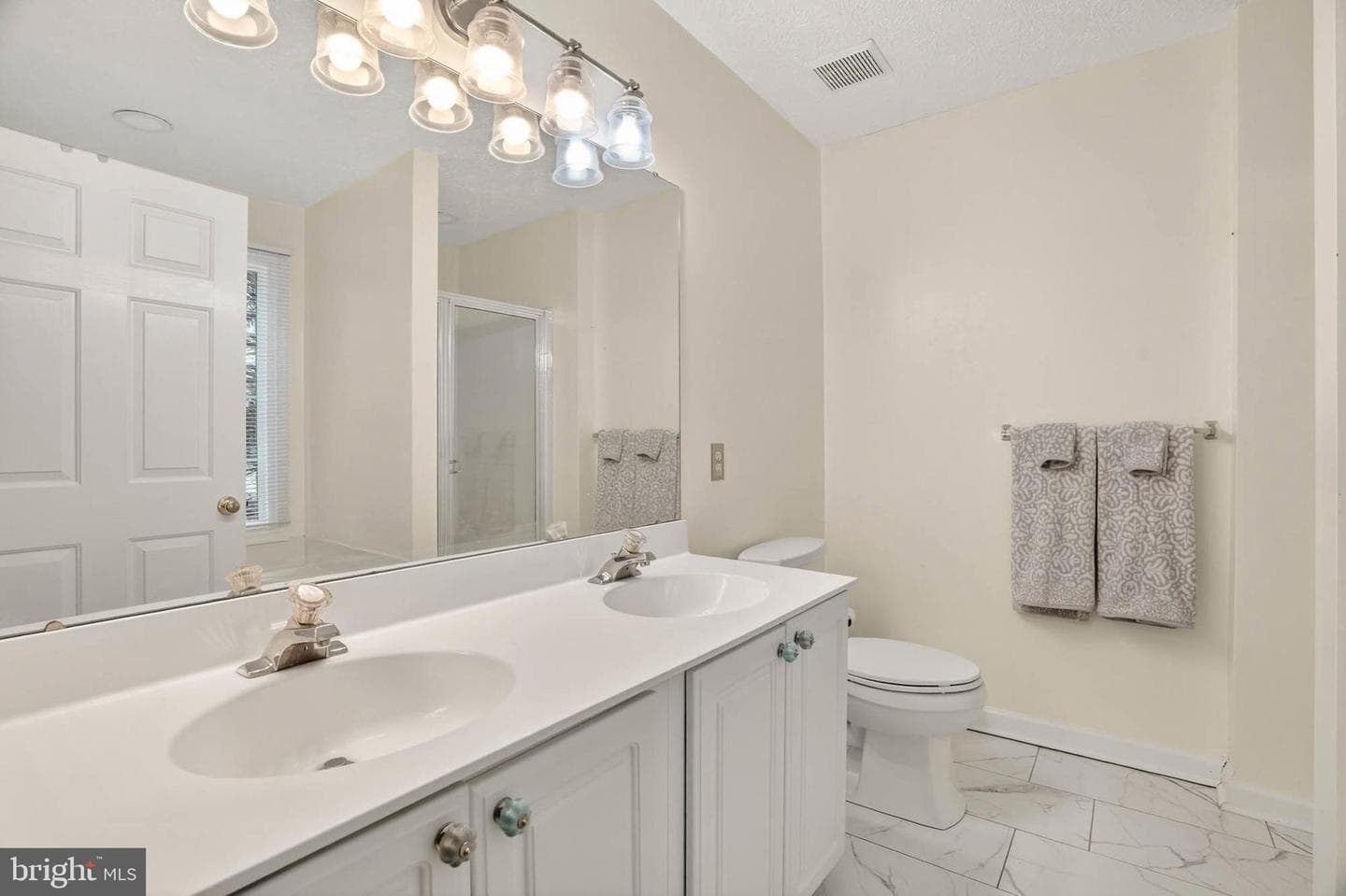 206 Eisenhower Court photo 15
