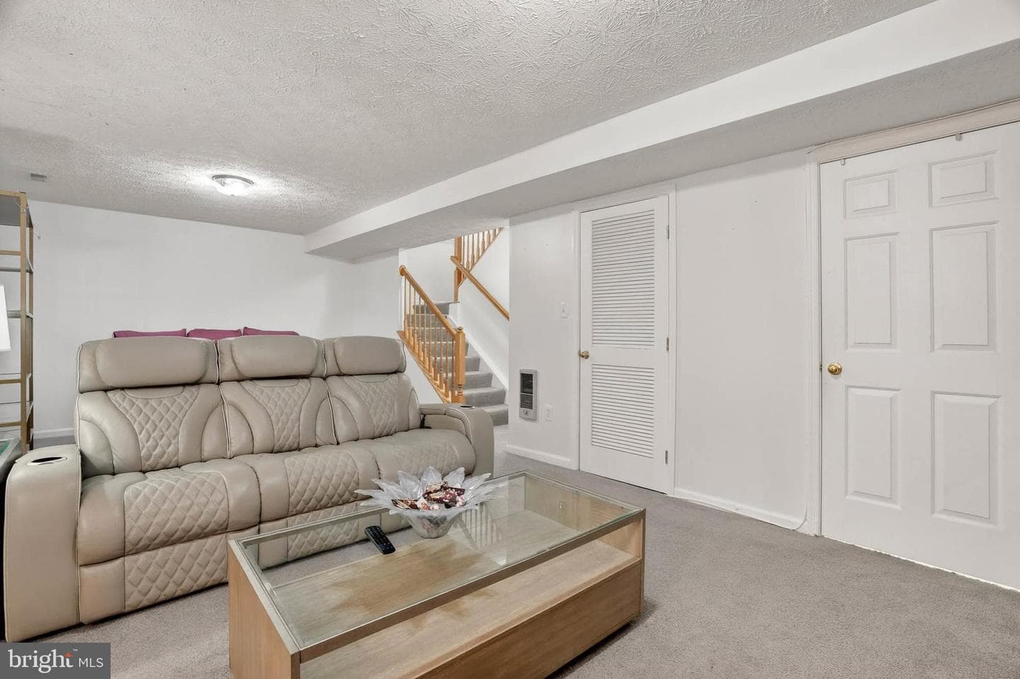 206 Eisenhower Court photo 26