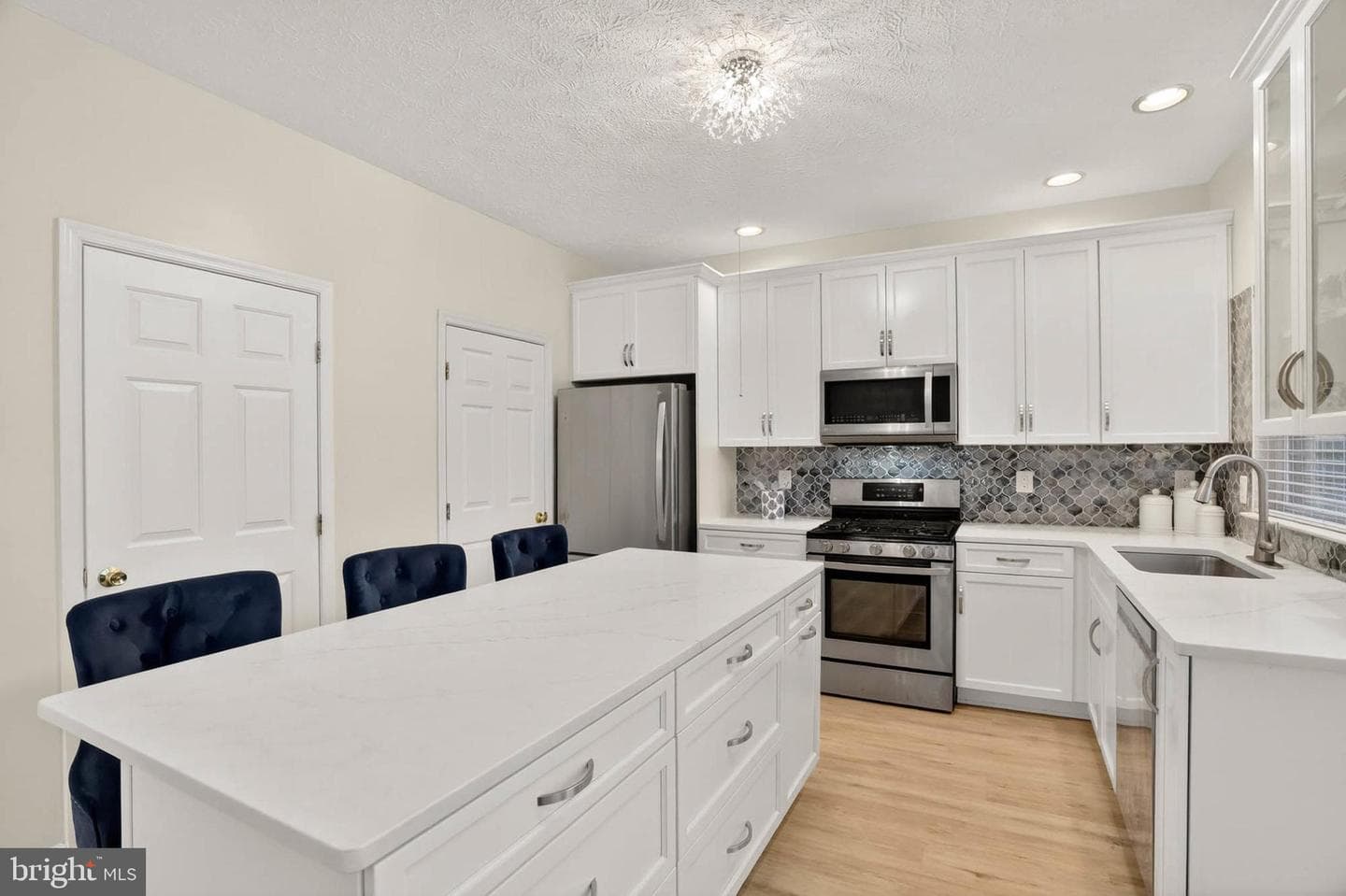 206 Eisenhower Court photo 6