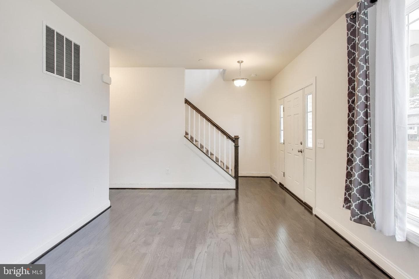 8079 Armiger Drive photo 4