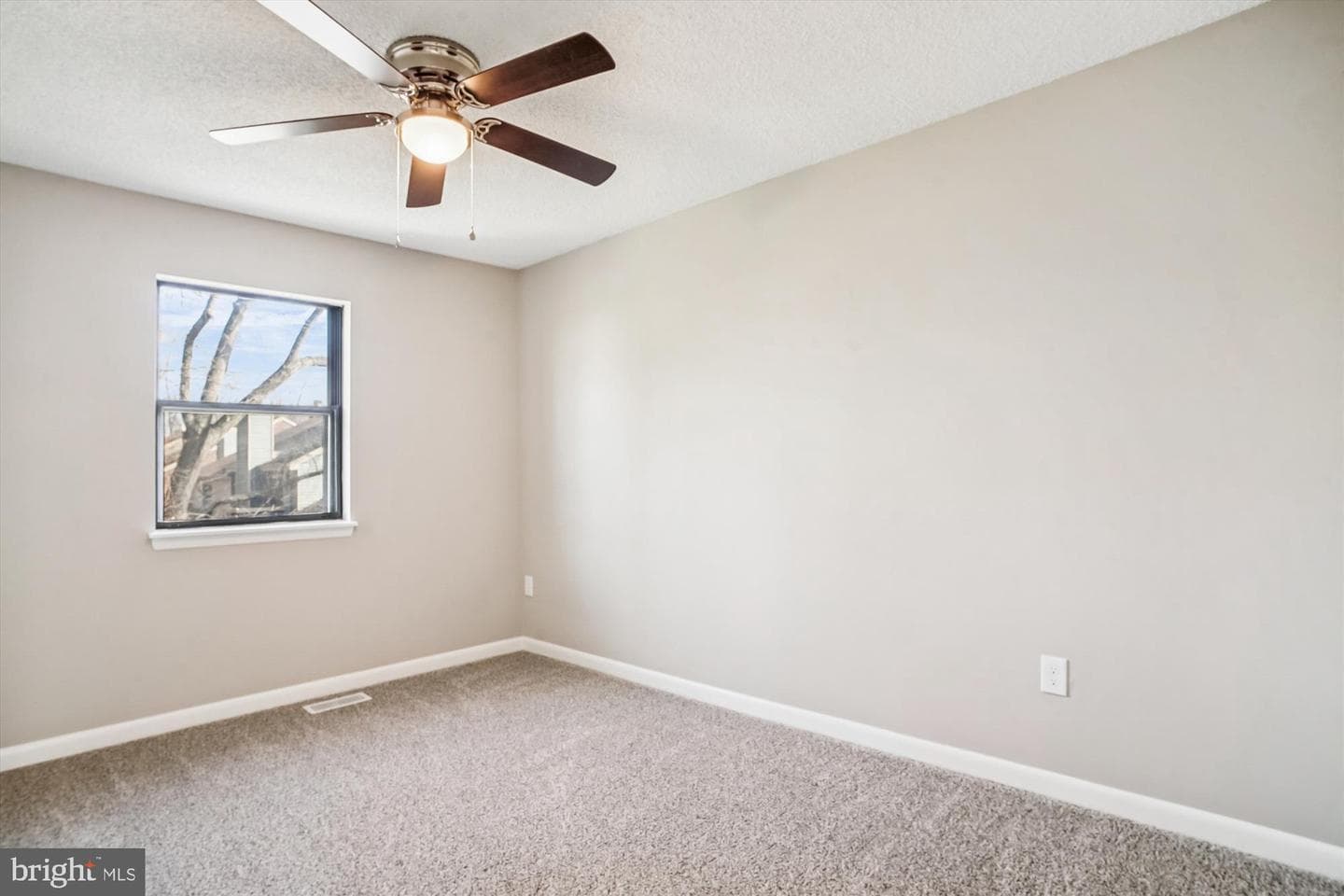 402 Cranes Roost Court photo 32