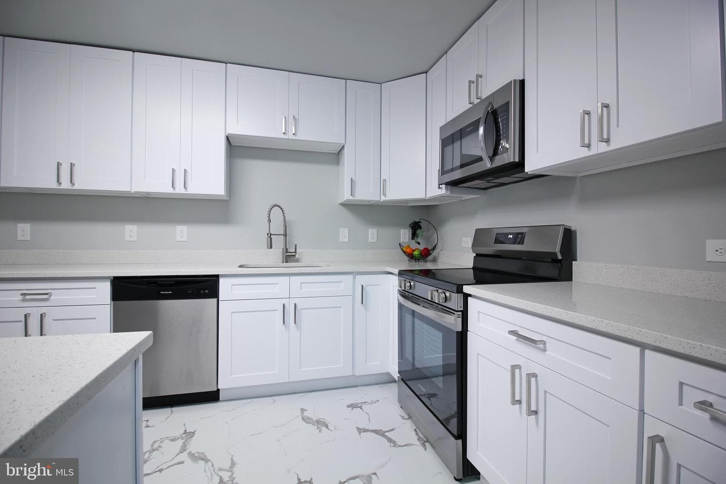 6429 Miami Avenue photo 4