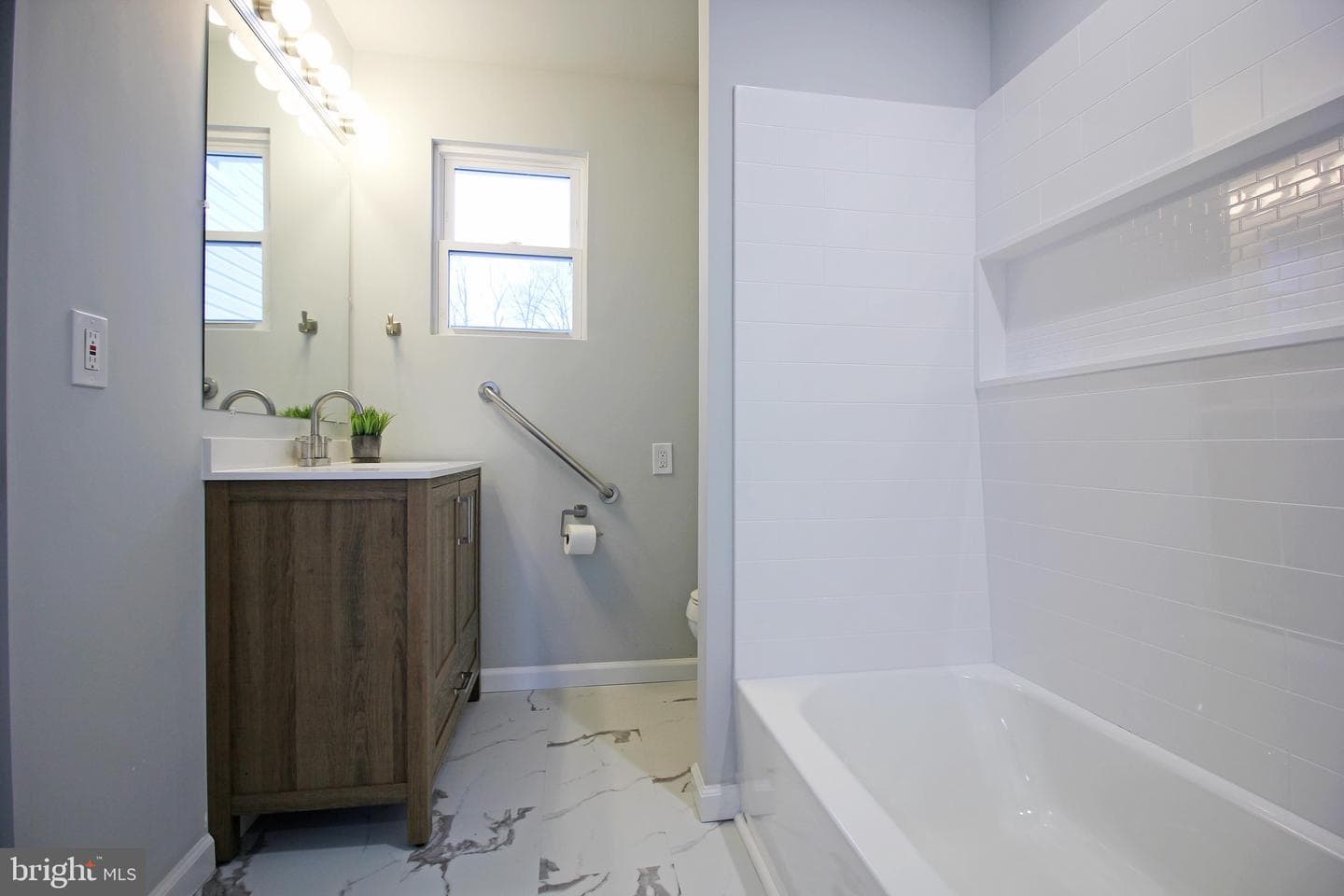 6429 Miami Avenue photo 8