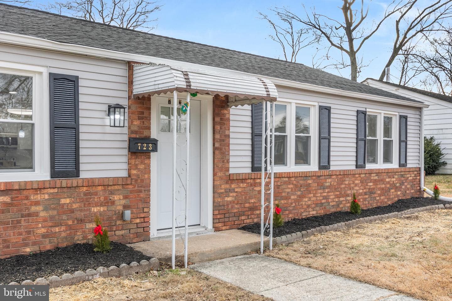723 Cotter Road photo 2