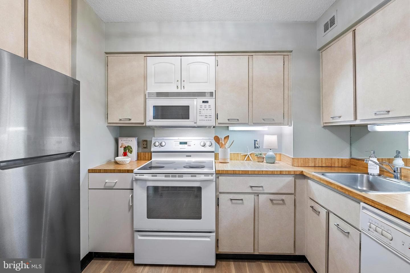 100 Severn Avenue #206 photo 23