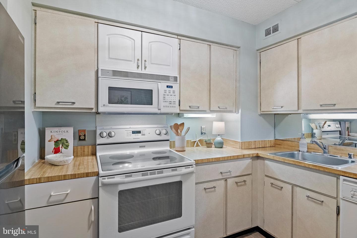 100 Severn Avenue #206 photo 24