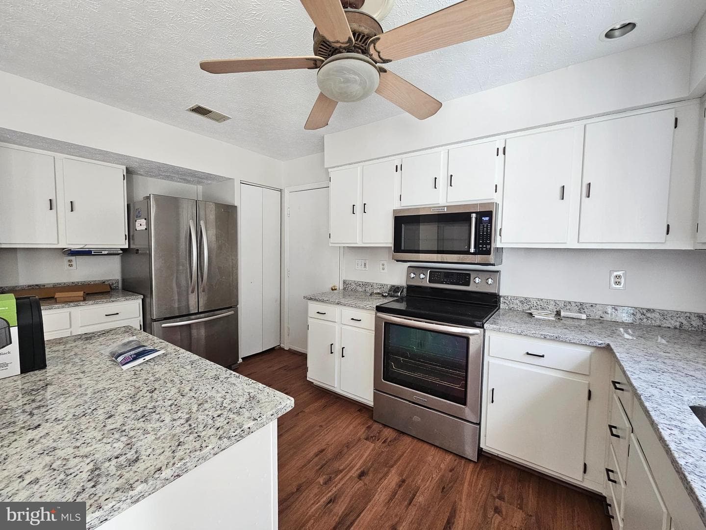 276 Southdale Court photo 8