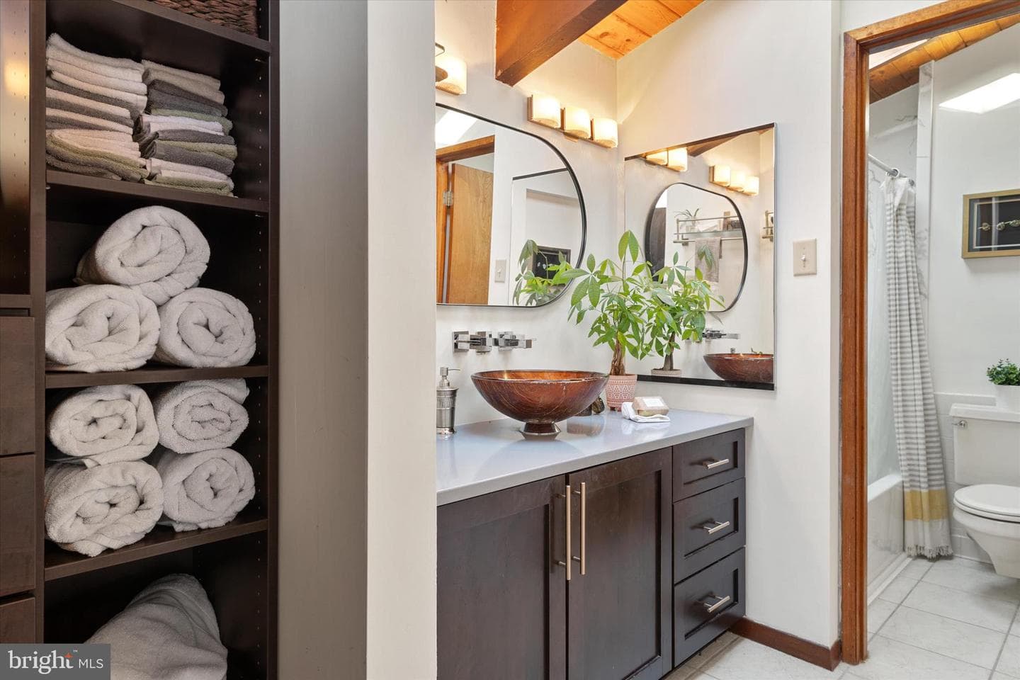 900 Coachway photo 25