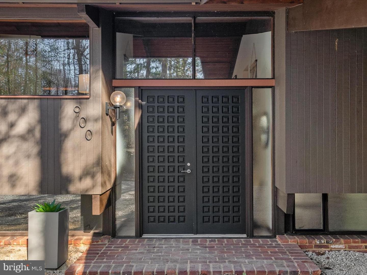 900 Coachway photo 3