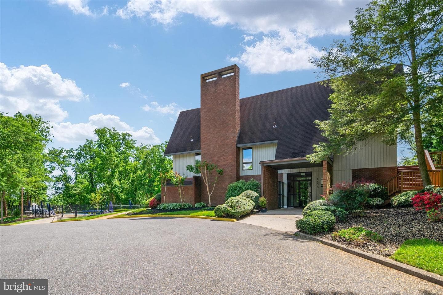 900 Coachway photo 40