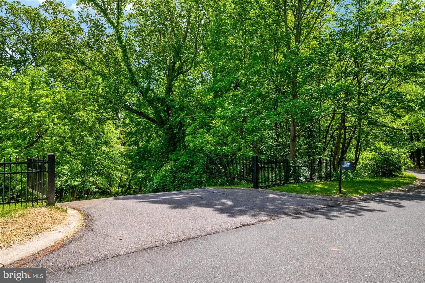 900 Coachway photo 47