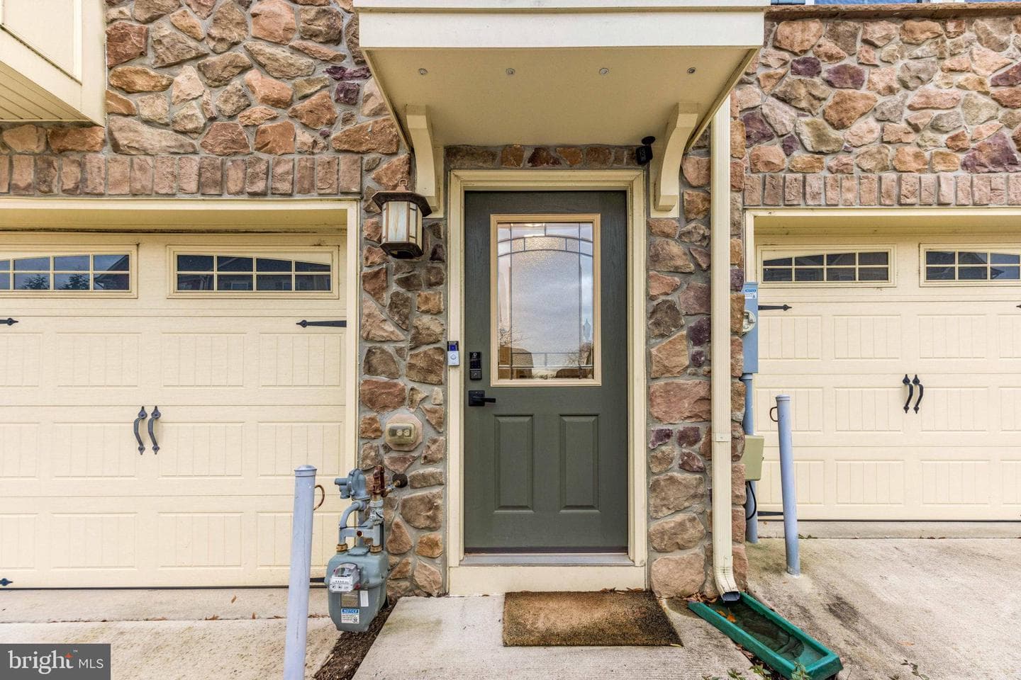 598 Fox River Hills Way photo 2