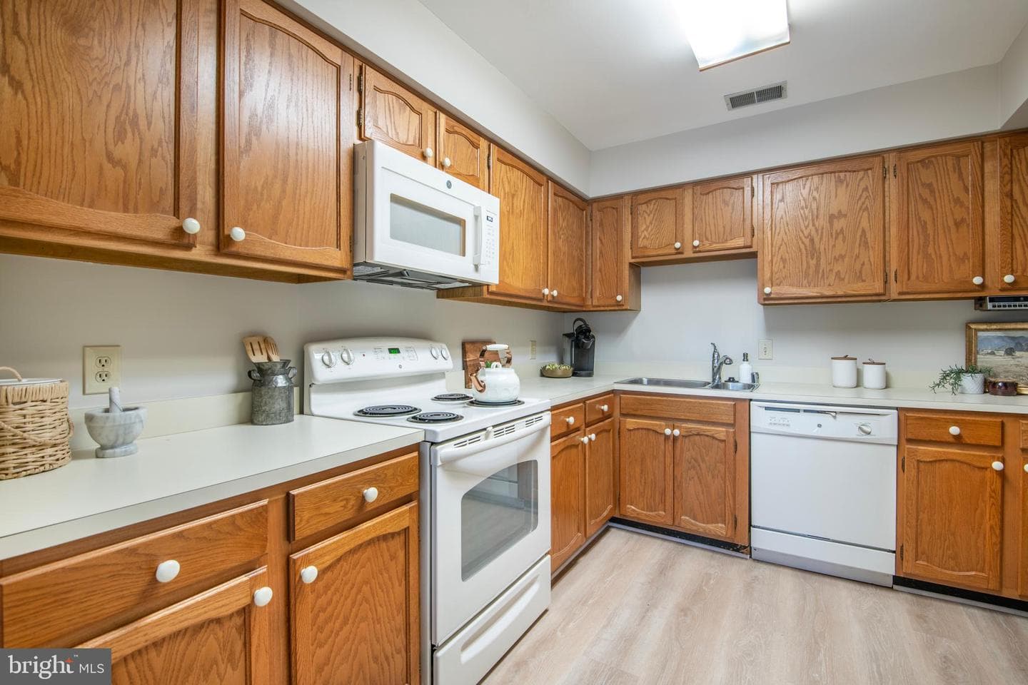 992 Riversedge Circle photo 18